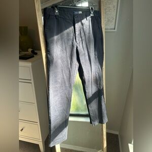 IZOD Advantage 32 x 30 Dark Gray Flat Front American Chino Slim Mens Pants